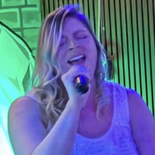 Tiffany - Singer for Belleville Based Cover Band - Break The Night 